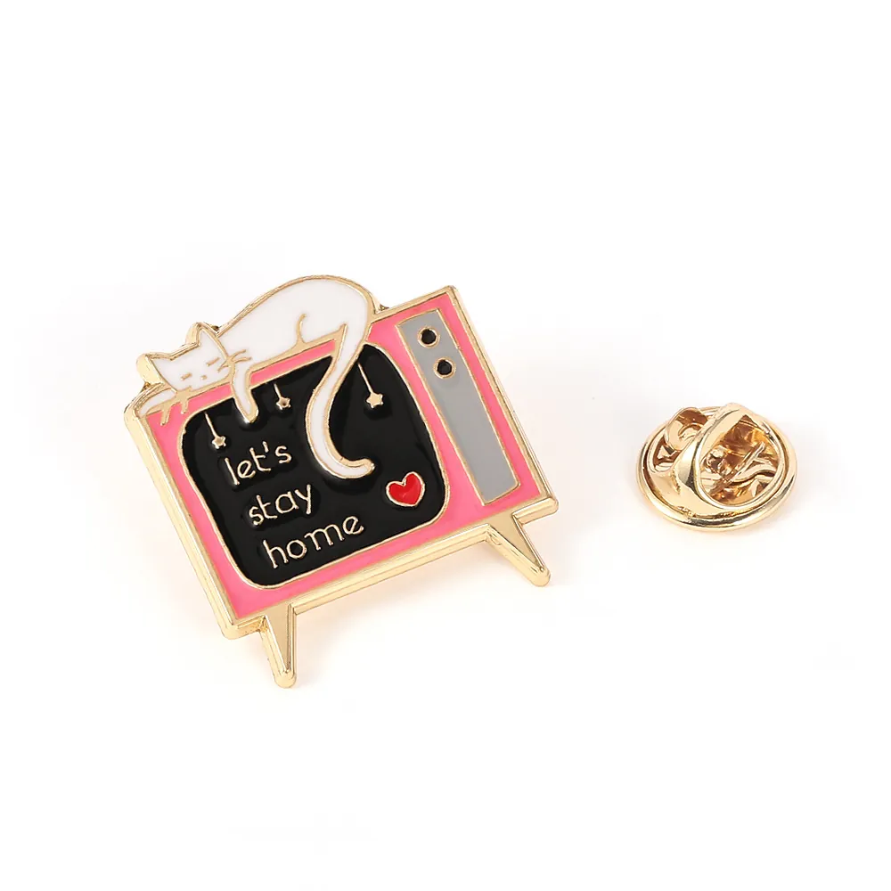 Broche Émail Créative Alliage Rose Télévision Vintage Chat Blanc Let's Stay Home Slogan Badge Cœur pour Sac à Dos Bijoux