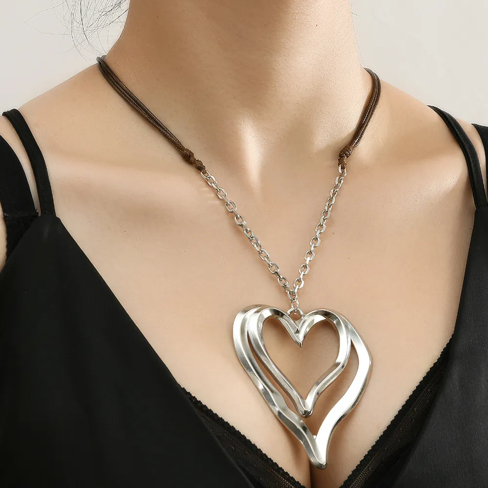 Vintage Zinc Alloy Double Layer Hollow Heart Pendant Necklace For Women Handmade Wax Cord Chain Long Sweater Chain Jewelry