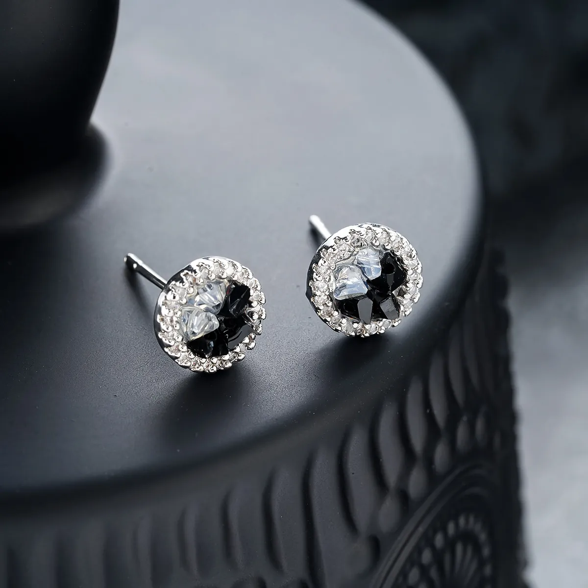 Unregelmäßige Eiskristall Geometrische Strass Kupfer Ohrstecker Magnetische Ohrclips Für Herren Damen Unisex Modeschmuck