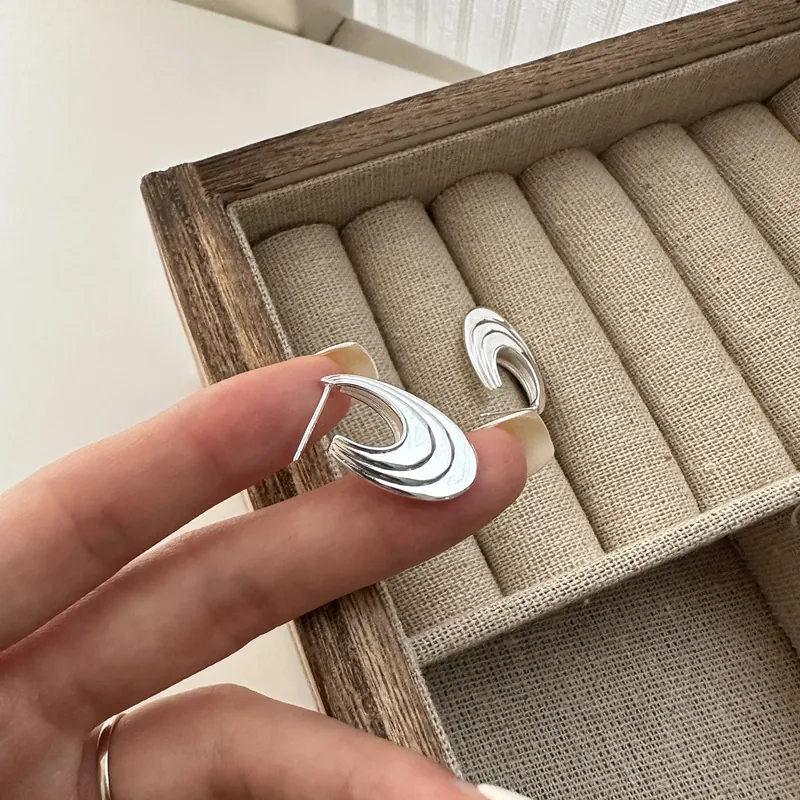 Minimalist S925 Sterling Silver Curved Layered Stud Earrings For Women Elegant Geometric Wave Line Design Polished Jewelry
