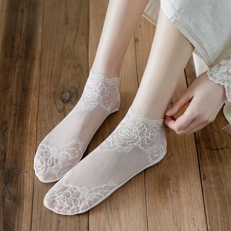 Women Rose Floral Lace No Show Socks Transparent Sheer Mesh Boat Socks Summer Breathable Invisible Low Cut Casual Socks