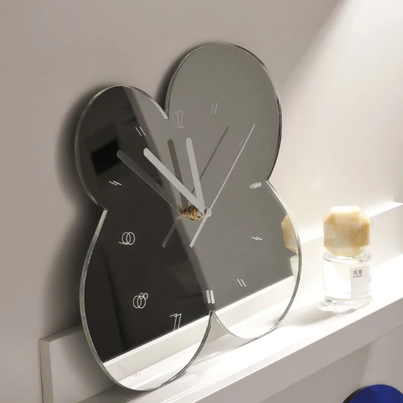 Modern Minimalist Flower Shaped Acrylic Mirror Wall Clock Silent Nordic Clover Design Decorative Clock For Living Room
