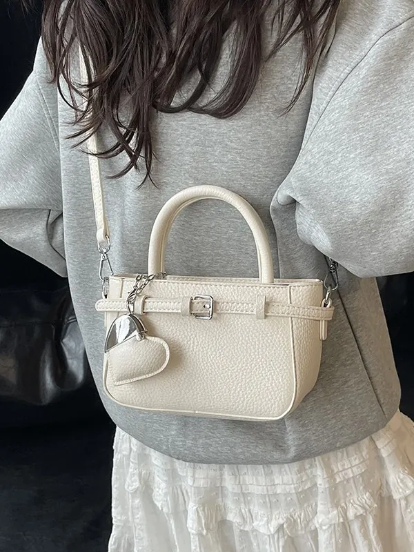Women Litchi Pattern PU Leather Shoulder Bag Retro Bucket Crossbody Bag With Heart Pendant Small Phone Bag For Party Daily