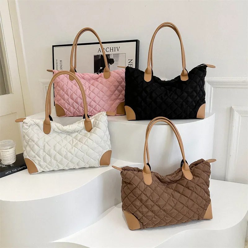 Sac Fourre-Tout Matelassé à Losanges Grande Capacité Pour Femmes Sac à Épaule Moderne Bicolore Avec Poignée En Cuir PU