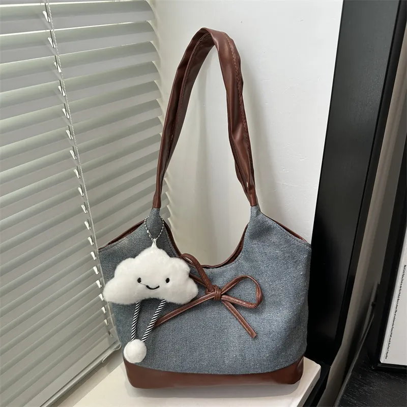 Borsa Tote in Denim Patchwork da Donna Borsa a Tracolla in Pelle Artificiale Con Decorazione a Fiocco e Ciondolo a Nuvola