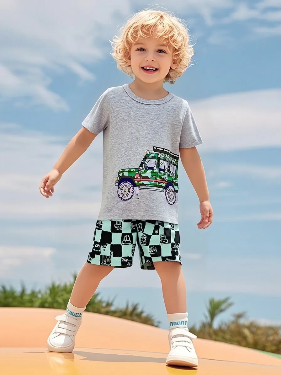 Set di Abbigliamento Estivo da Ragazzo in Due Pezzi in Cotone T-Shirt con Stampa Auto e Pantaloncini a Scacchi Casual per Bambini
