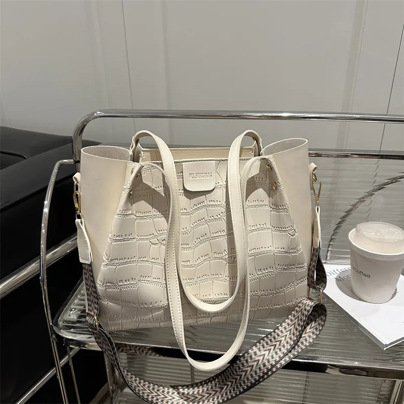 Crocodile Pattern PU Leather Tote Bag Large Capacity Crossbody Bag With Wide Geometric Strap Casual Commuter Shoulder Bag