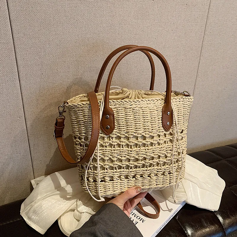 Spring Fashion Straw Woven Shoulder Bag For Women Large Capacity Simple Handwoven Tote Bag With Leather Strap For Summer Travel