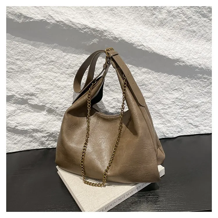 Women Large Capacity PU Leather Hobo Shoulder Bag With Metal Chain Decorative Simple Minimalist Urban Casual Crossbody Bag
