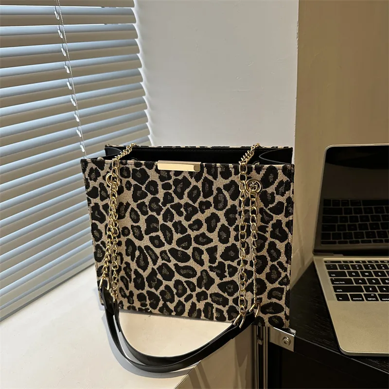 Sac Fourre-tout Femme à la Mode Imprimé Léopard Zèbre en Cuir PU Sac à Épaule Carré Avec Bandoulière Chaîne en Métal pour Navette