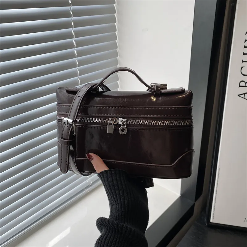 Women Minimalist PU Leather Crossbody Bag Fashion Solid Color Vanity Case Handbag With Adjustable Strap Daily Commuting Bag