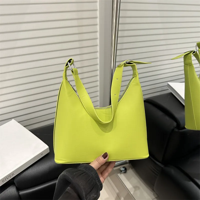 Women's Minimalist Synthetic Leather Shoulder Bag 2025 Fashion Solid Color Underarm Hobo Bag With Stitching Detail For Daily