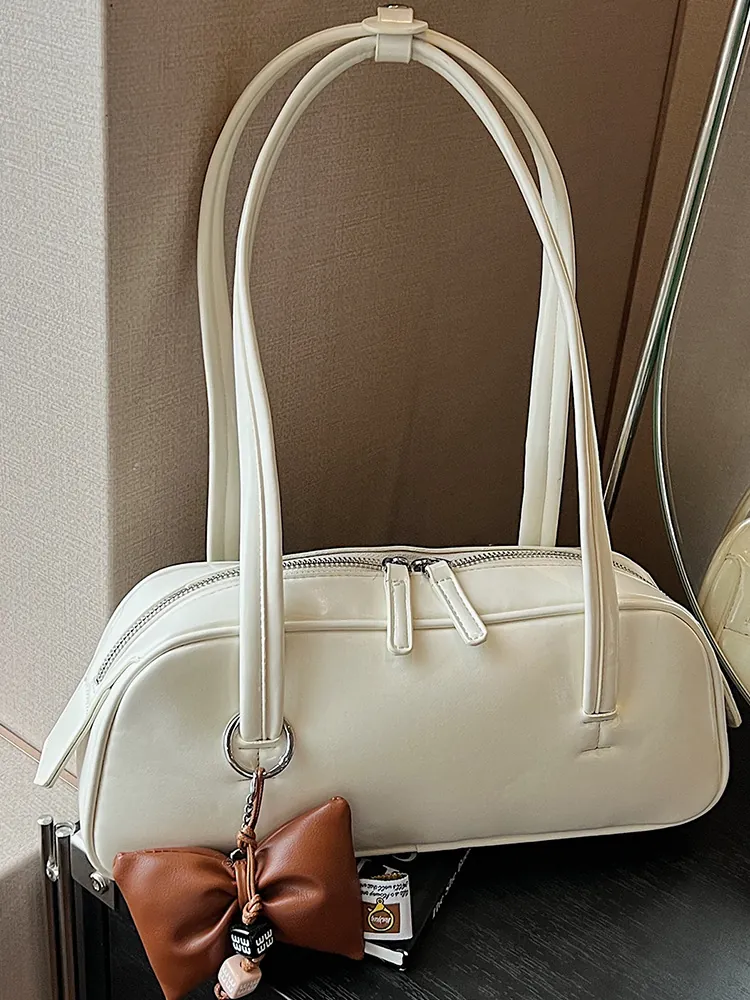Sac à Épaule Baguette en Cuir PU pour Femmes Minimaliste Urbain Sac sous le bras Avec Pendentif Nœud Couleur Unie Portefeuille Rectangulaire