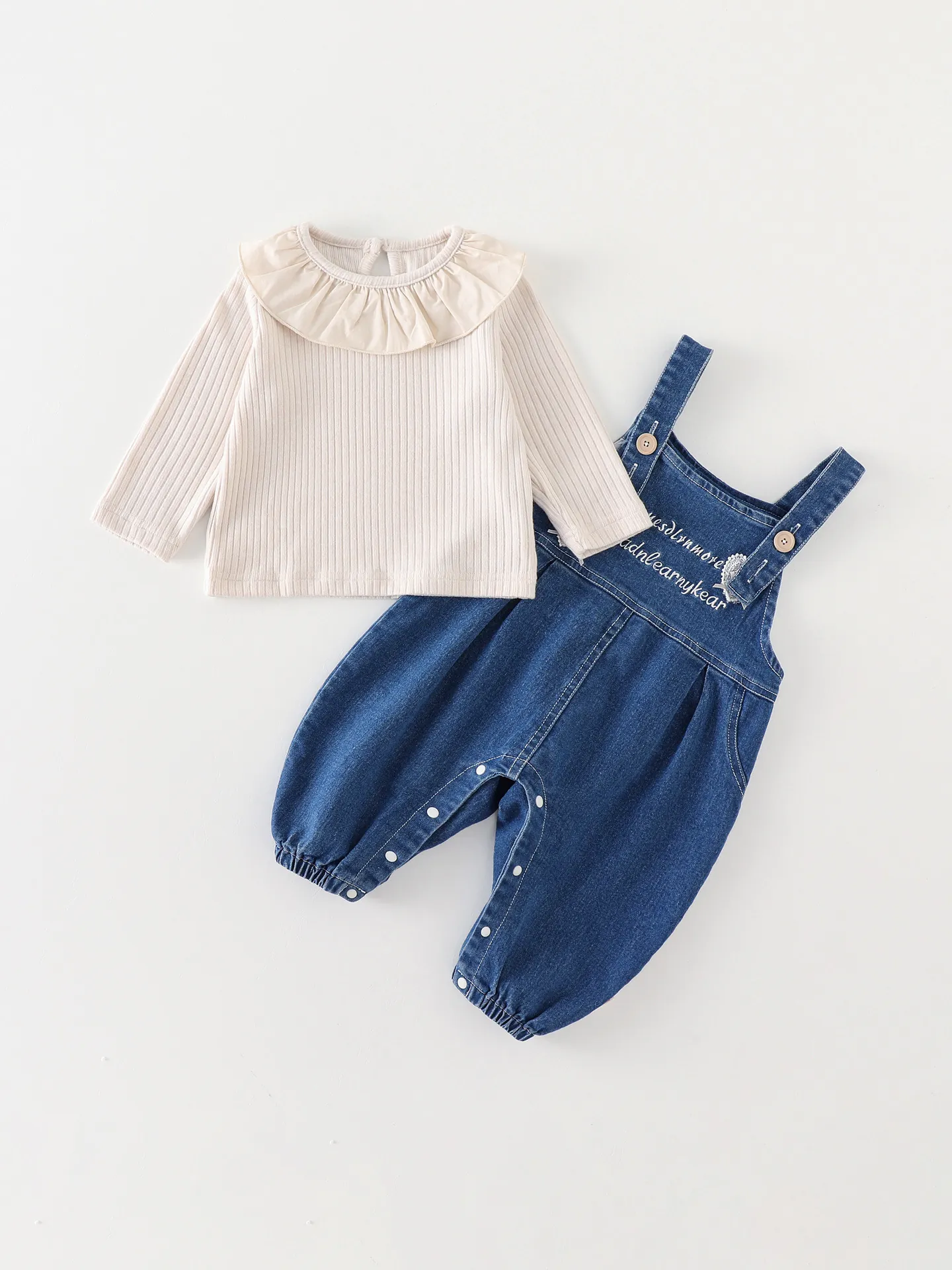 Baby Mädchen Herbst Denim Latzhose Set Rüschenkragen Langarm Top Und Herz Stickerei Jeans 2 Teiliges Outfit Lässige Babykleidung