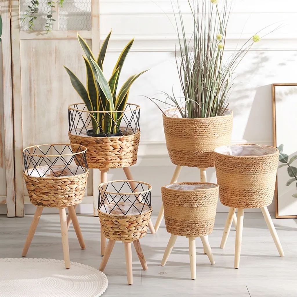 Nordic Style Handwoven Straw Flower Basket Floor Standing Plant Stand With Solid Wood Legs For Living Room Indoor Decor