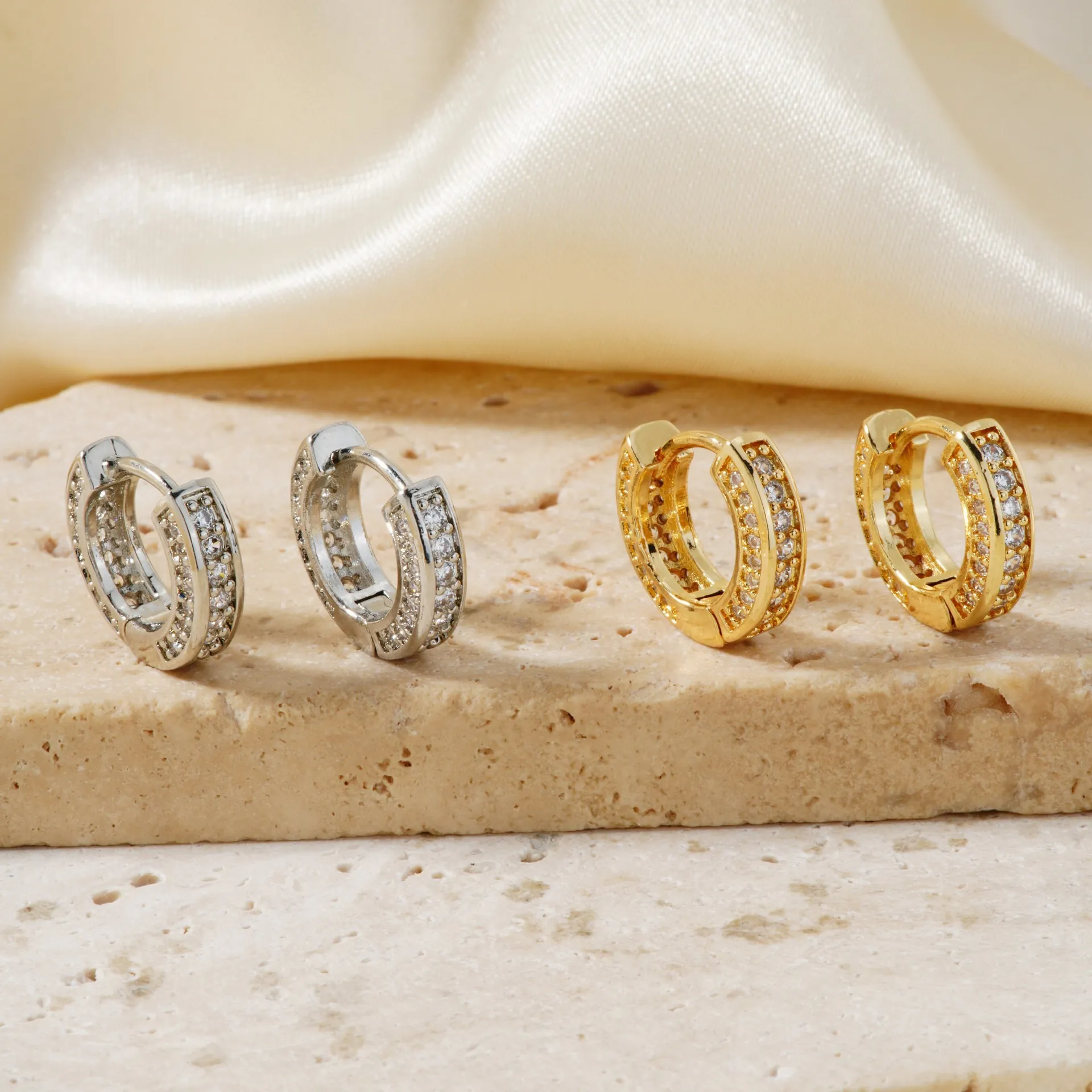 Hip Hop Luxury Copper Zirconia Huggie Hoop Earrings Gold Silver Plated Geometric Micro Set Rhinestone Unisex Jewelry Gift