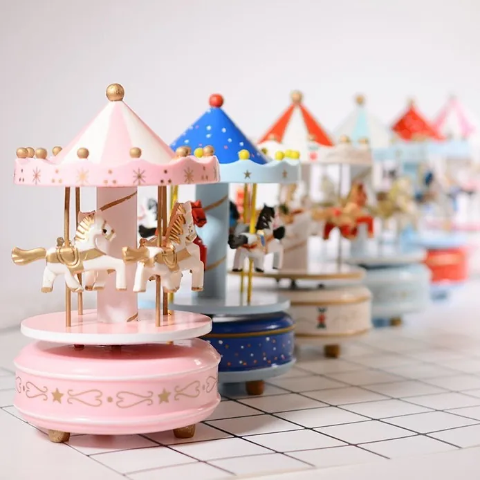 Vintage Carillon Giostra in Legno Cavallo Rotante Caricamento Manuale Scatola Musicale Decorazione da Tavolo Regalo per Bambini