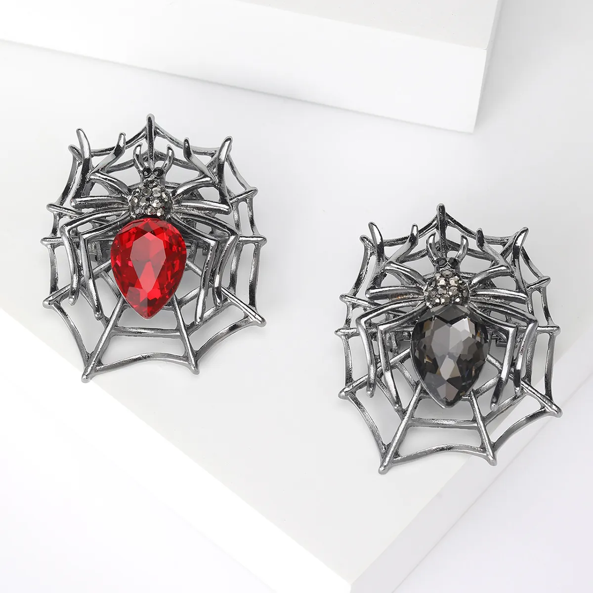 Gothic Spider Web Brooch For Women Alloy Rhinestone Halloween Jewelry Pin Antique Gunmetal Tone Pear Cut Red Black Crystal