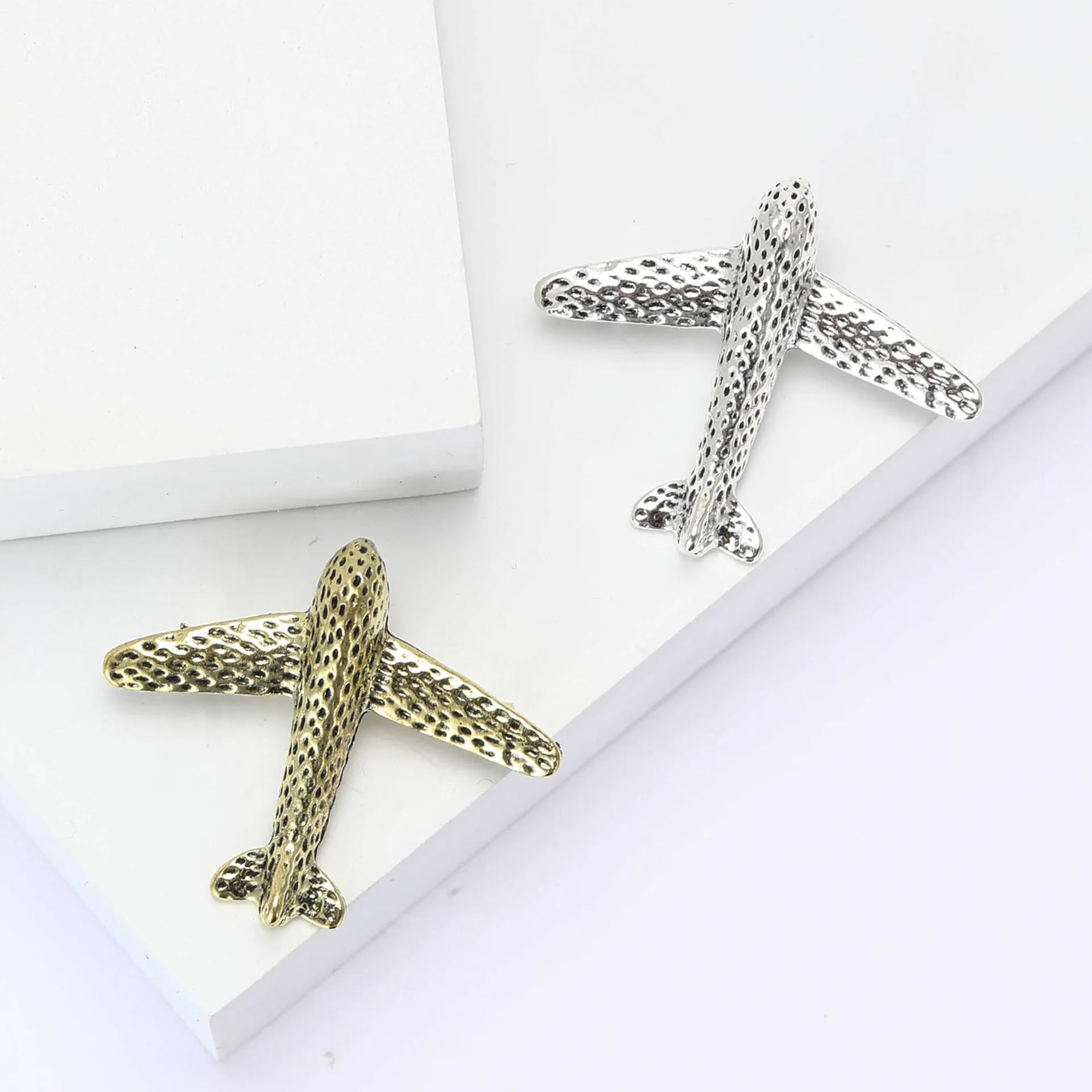 Vintage Alloy Airplane Plane Brooch Pin For Men Women Fashion Plane Model Suit Coat Lapel Pin Gold Silver Jewelry Gift