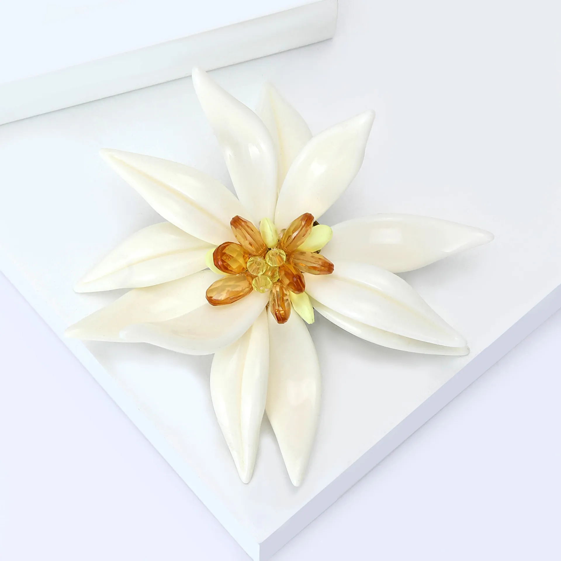 Elegant Edelweiss Flower Brooch For Women Simple Alloy Drip Oil White Enamel Pin For Coat Suit Dress Fashion Jewelry