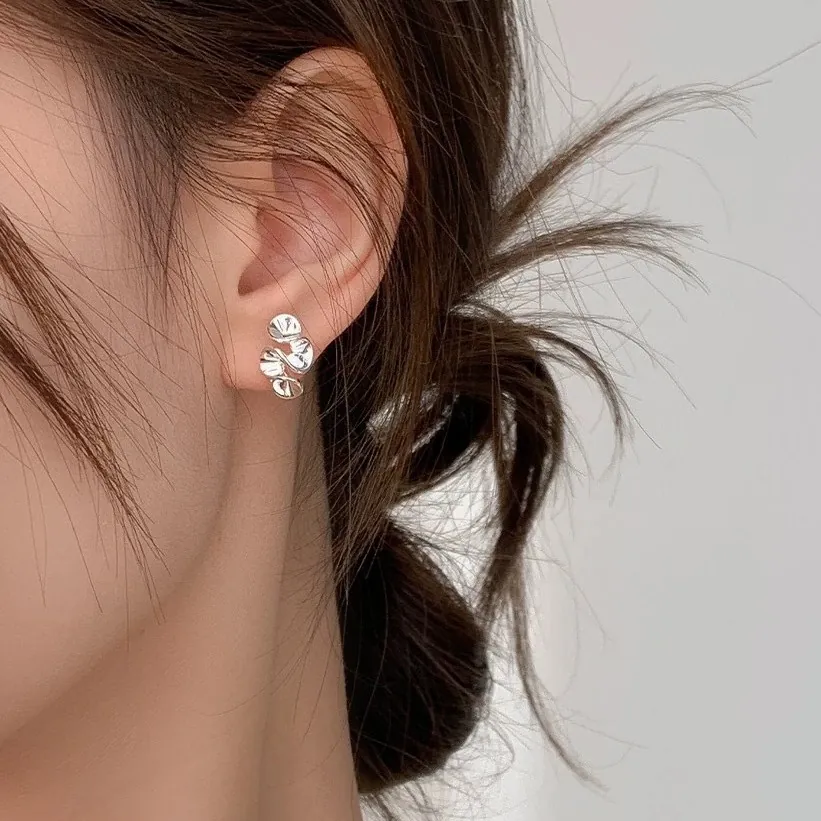 Orecchini a Lobo Geometrici in Argento Sterling S925 Con Volant per Donna Gioielli di Nicchia in Metallo Plissettato Minimalista