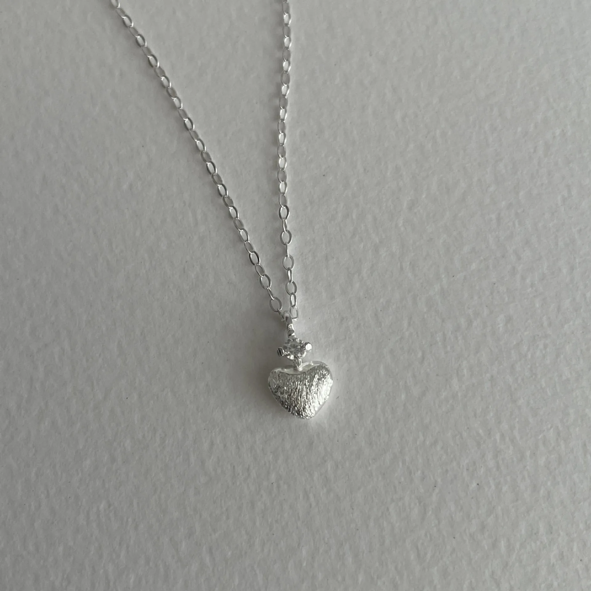 Collana con Ciondolo a Cuore in Argento Sterling 925 per Donna Elegante Strass Intarsiato Trama Martellata Catena a Girocollo Gioielli