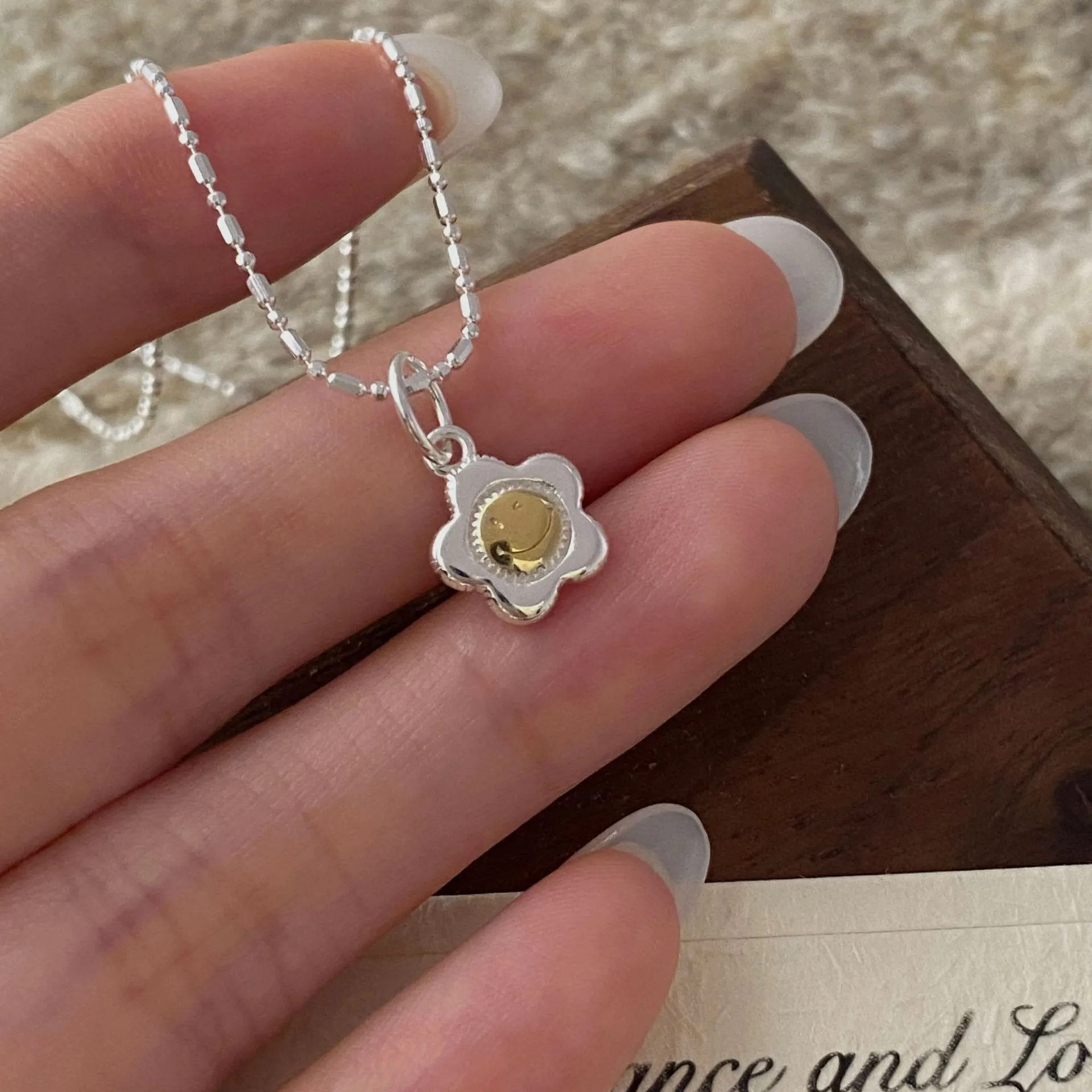 S925 Sterling Silver Sunflower Smiley Face Pendant Necklace For Women Korean Minimalist Gold Silver Two Tone Daisy Flower Chain Necklace Jewelry