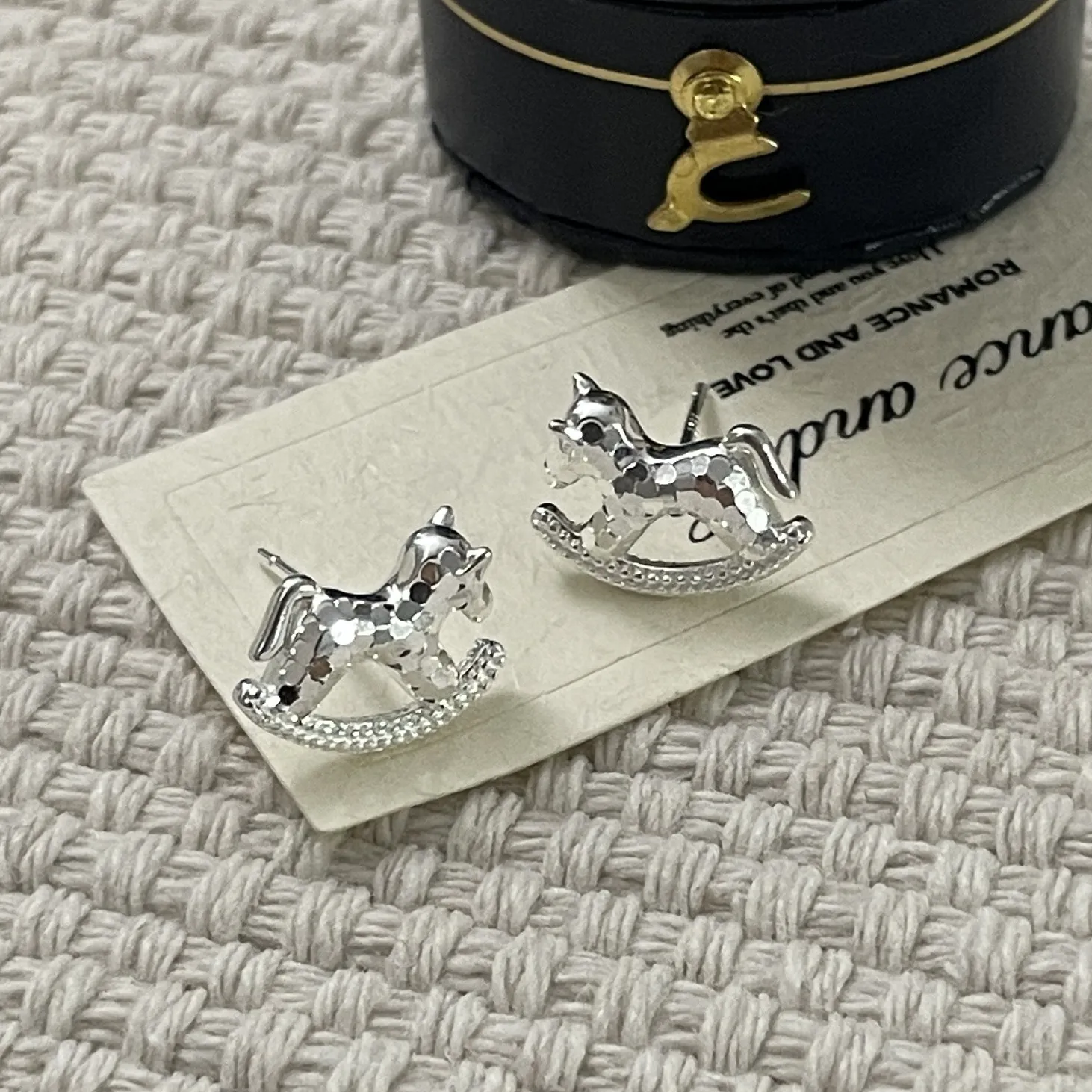 S925 Sterling Silver Rocking Horse Stud Earrings With Zirconia Hammered Design Hypoallergenic Small Jewelry Gift For Women Girls