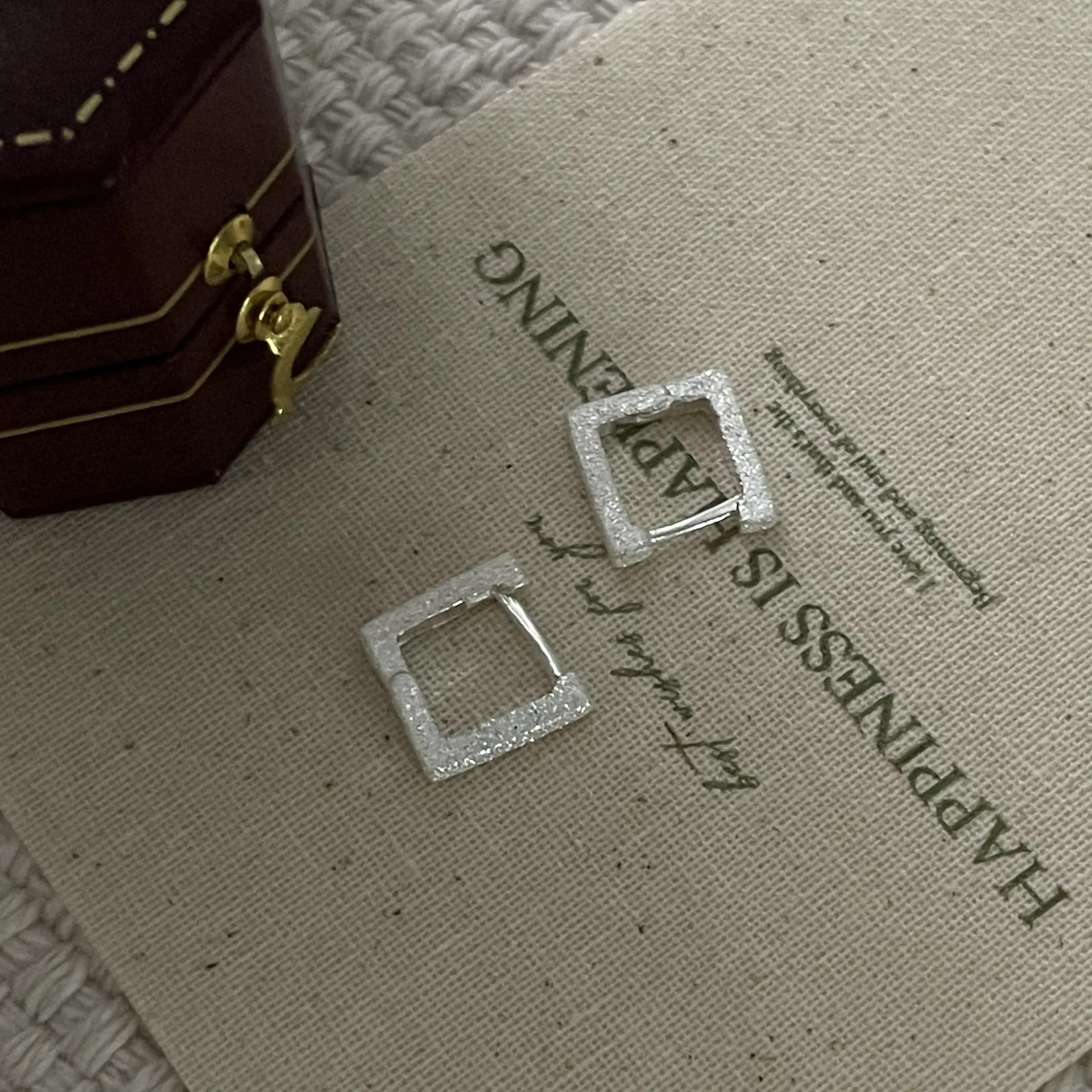 Orecchini a Cerchio Quadrati in Argento Sterling 925 Per Donna Finitura Sabbiata Geometrica Gioielli Huggie Accessorio Quotidiano