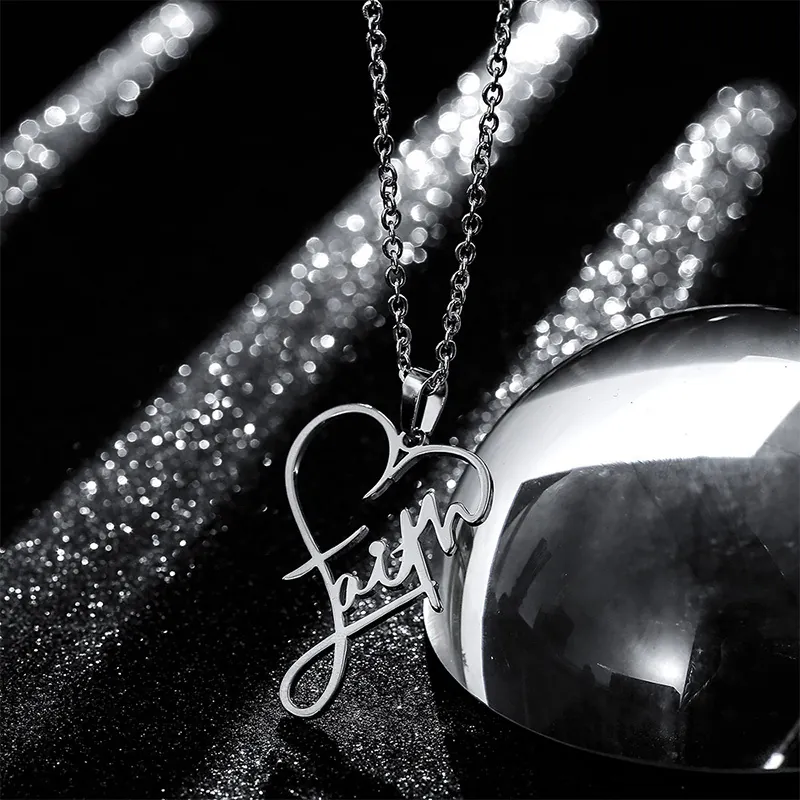 Collier Minimaliste en Acier Inoxydable Avec Pendentif Cœur Creux et Lettre Faith Pour Femme Bijoux de Chaîne de Clavicule Élégante
