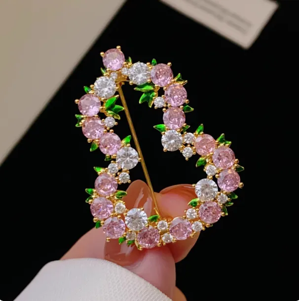 Elegante Spilla Francese Strass Rosa Zucca Vuota Oro Placcato Lega di Zinco Corsage Floreale da Donna Gioielli di Moda