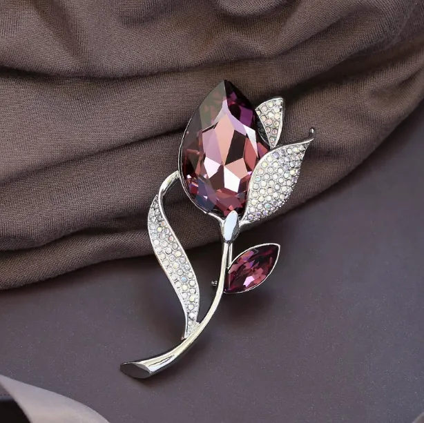 Eleganter Lila Tulpen Blumen Brosche Für Damen Legierung Strass Kristall Floral Pin Für Mantel Anzug Jacke Modeschmuck