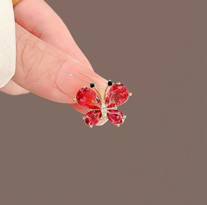 Cute Alloy Rhinestone Butterfly Brooch For Women Niche Design Animal Shape Crystal Pin For Suits Dress Accessories Gift