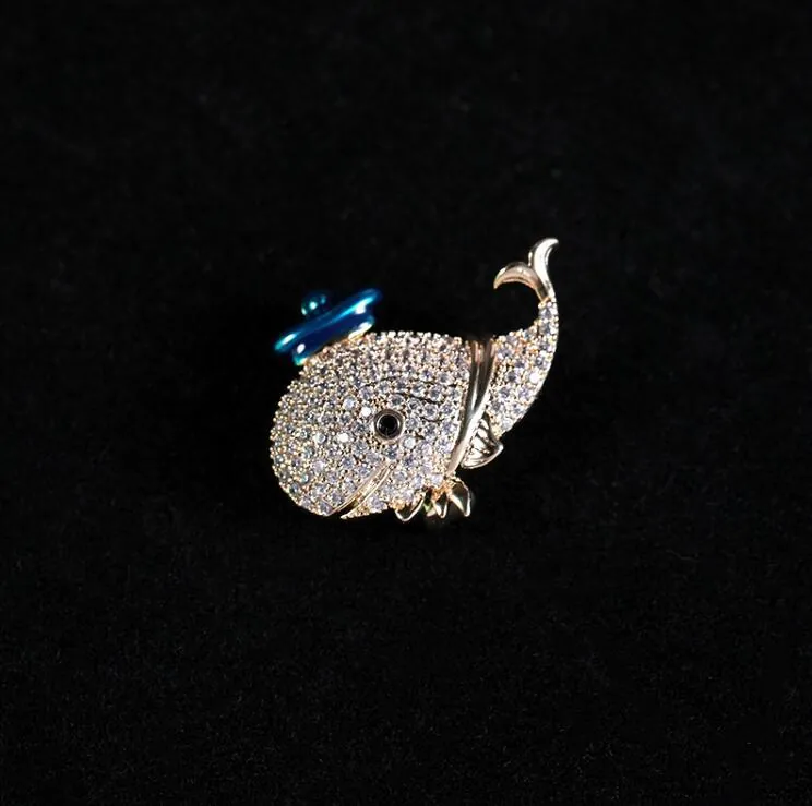 Cute Whale Brooch For Women Alloy Rhinestone Enamel Animal Breastpin Fashion Jewelry Gold Plated Clothing Accessory Gift