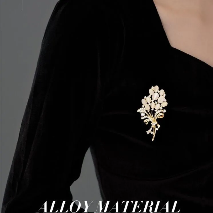 Broche Bouquet de Fleurs en Alliage Doré pour Femme Avec Pierre de l'Œil de Chat Ornement en Strass Nœud Papillon Bijou Cadeau
