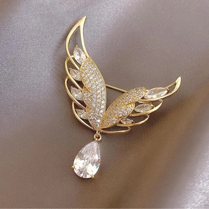 Luxus Legierung Engel Flügel Brosche Mit Strass Wassertropfen Anhänger Elegante Vergoldete Funkelnde Brosche Für Damen Kleidung