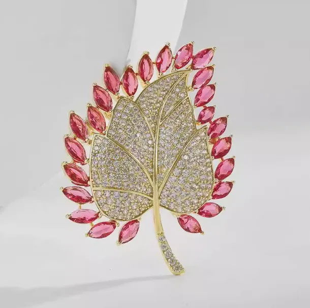 Luxurious Alloy Crystal Leaf Brooch For Women High Quality Nature Plant Breastpin For Suit Banquet Elegant Fashion Jewelry