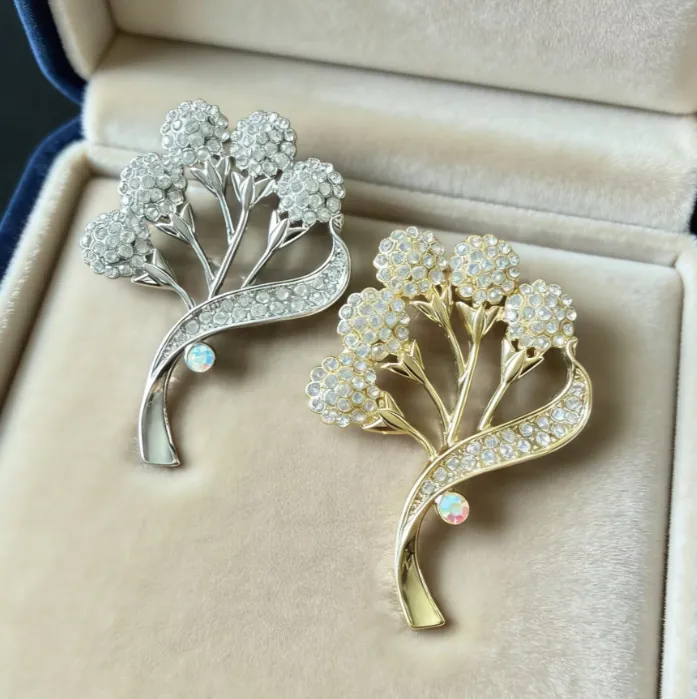 Élégante Broche Bouquet de Fleurs en Alliage avec Strass pour Femme Or Argent Électroplaqué Accessoire de Costume Bijoux Mode