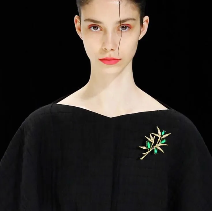 Luxurious Alloy Green Bamboo Leaf Brooch Pin For Women Elegant Rhinestone Inlaid Suit Corsage Naturalist Style Fashion Jewelry Gift