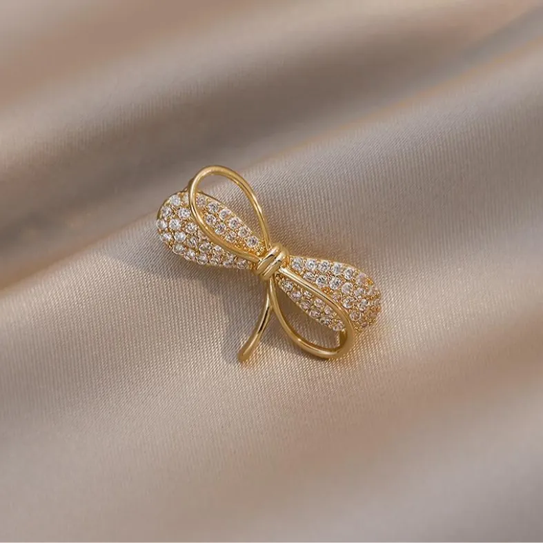 Luxueuse Broche Nœud en Alliage avec Strass pour Femmes Élégante Épingle Nœud Papillon Plaqué Or Décoration de Col Anti-Exposition