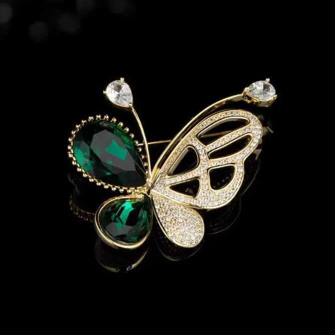 Broche Papillon en Alliage de Cristal de Luxe Évidée Élégante Corsage Incrusté de Strass pour Femmes Bijoux de Fête de Mariage