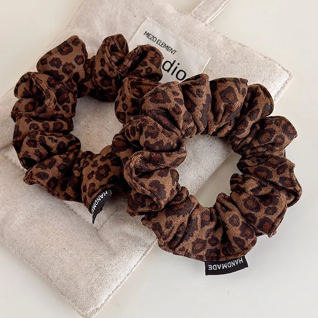 Leopard Print Cloth Scrunchie Handmade Elastic Hair Band Suede Fabric Hair Tie For Women Girls Daily Fashion Hair Accessory