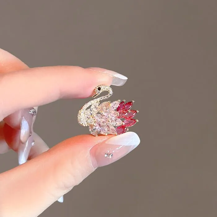 Elegant Alloy Swan Brooch With Pink Gradient Rhinestones Fashion Anti-Exposure Collar Pin For Women Coat Cardigan Accessories