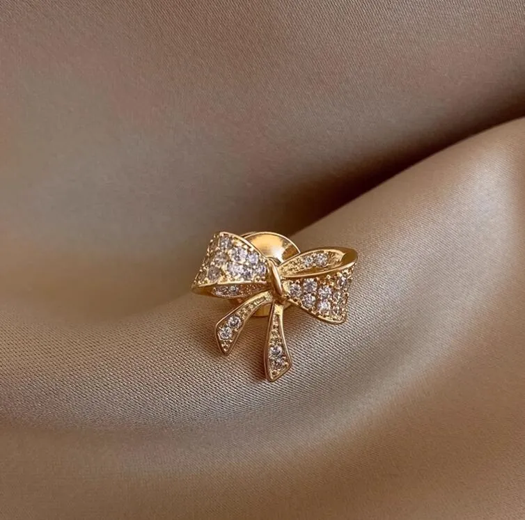 Elegante Spilla a Fiocco in Lega con Strass Tonalità Oro Micro Pave Cristalli Scintillanti Spille Anti-Esposizione Spille per Fissaggio Abbigliamento per Donna Accessori Moda
