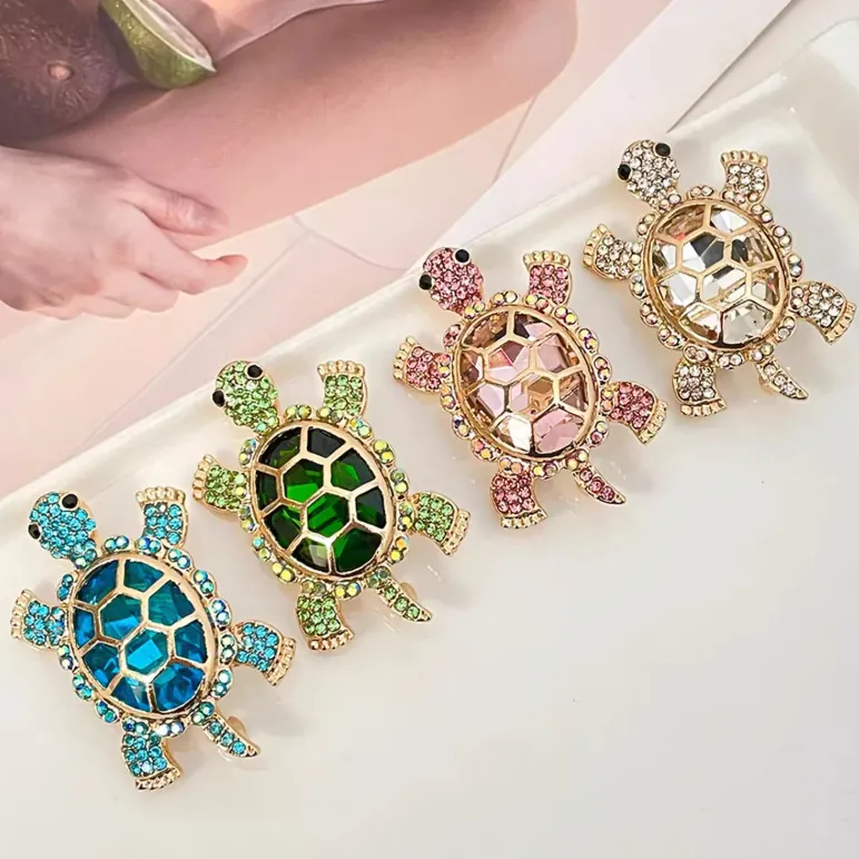 Vintage Alloy Rhinestone Turtle Brooch For Women Luxurious Animal Shape Gold Plated Crystal Tortoise Corsage Fashion Accessories