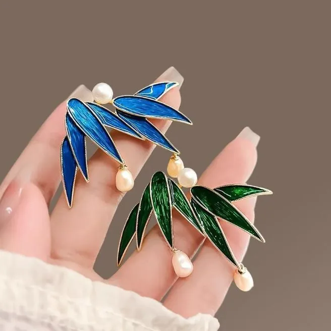 Vintage Chinese Style Bamboo Leaf Brooch Alloy Enamel Flower Pin With Faux Artificial Pearl Elegant Accessory For Women Wedding Banquet