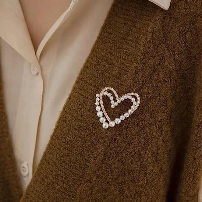 Élégante Broche Cœur en Künstliche Perles Alliage Incrusté de Strass Double Cœur Corsage Épingle Pour Femmes Accessoires de Mariage Quotidiens
