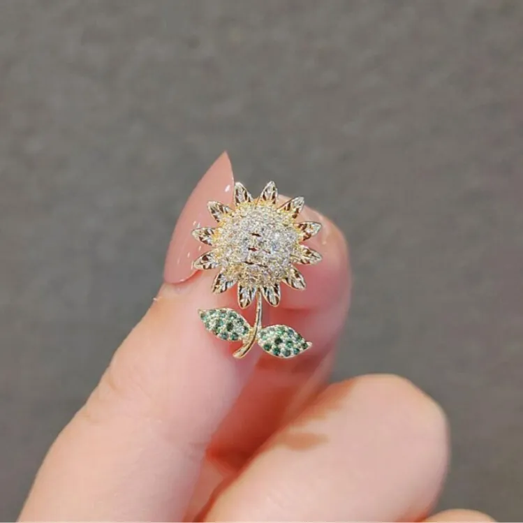 Sunflower Brooch Pin Alloy Gold Plated Rhinestone Zirconia Flower Lapel Pin Anti-Exposure Clothing Decor Jewelry For Women