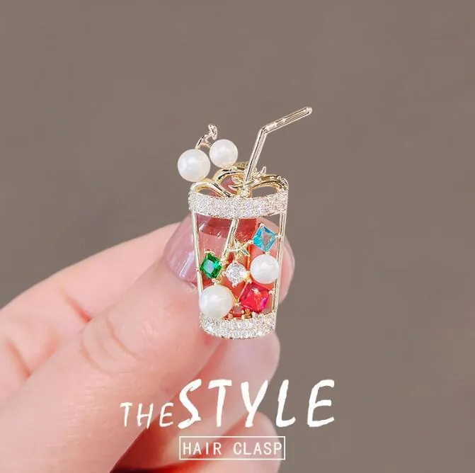 Creative Rhinestone Artificial Pearl Milk Tea Cup Brooch Gold Alloy Beverage Cup Shape Lapel Pin For Women Fashion Jewelry Accessory
