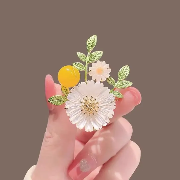 Elegant Alloy Daisy Floral Brooch Pin With Rhinestone And Artificial Pearl Decoration For Women Suit Dress Accessories Jewelry